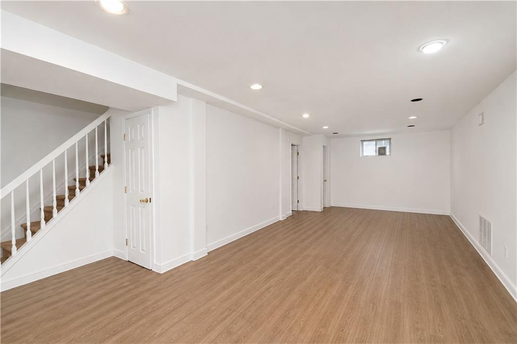22 Putters Court Silver Lake Staten Island NY 10301