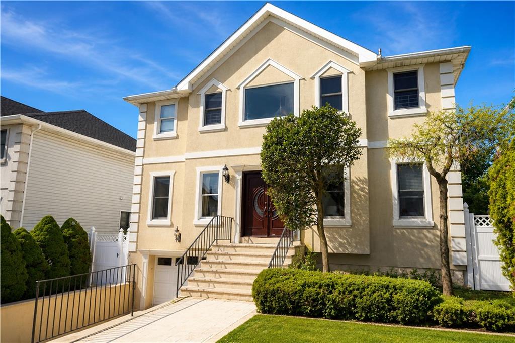 22 Putters Court Silver Lake Staten Island NY 10301