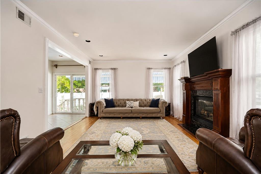 22 Putters Court Silver Lake Staten Island NY 10301