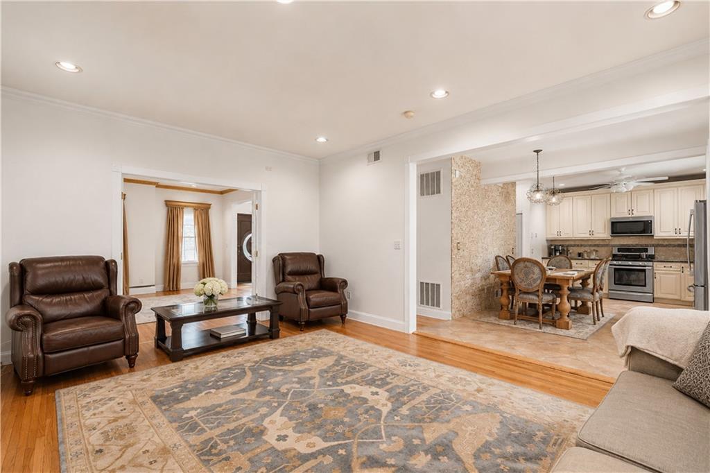 22 Putters Court Silver Lake Staten Island NY 10301