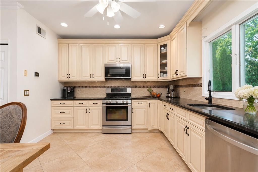 22 Putters Court Silver Lake Staten Island NY 10301