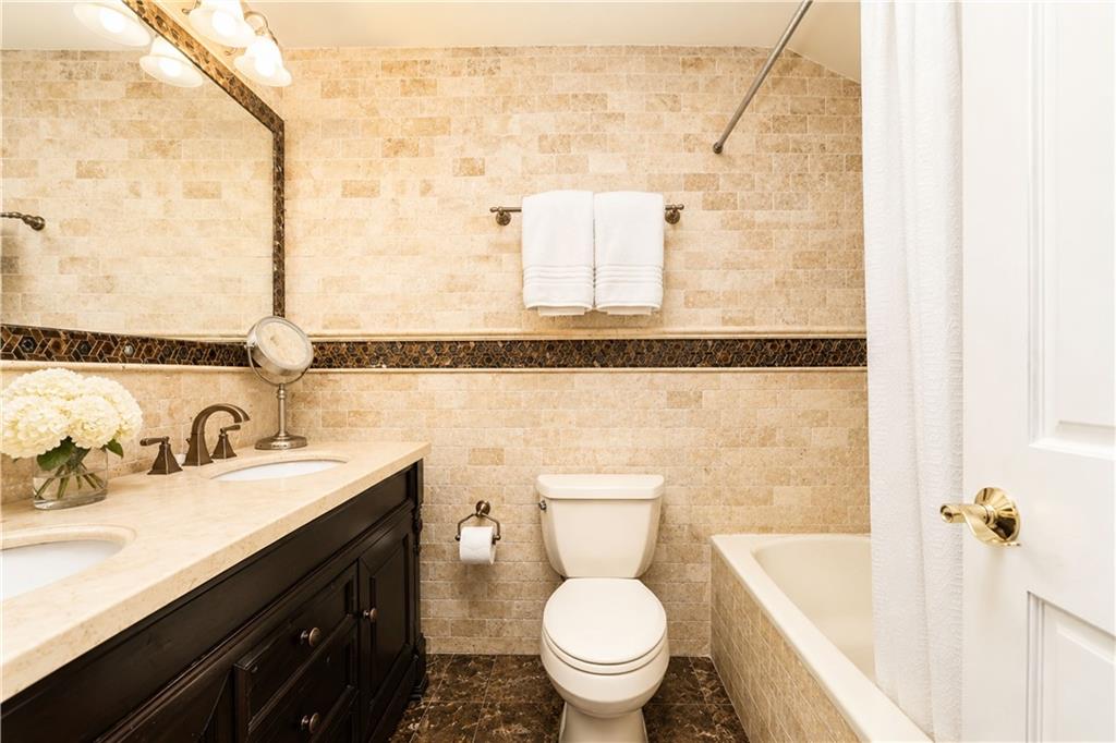 22 Putters Court Silver Lake Staten Island NY 10301