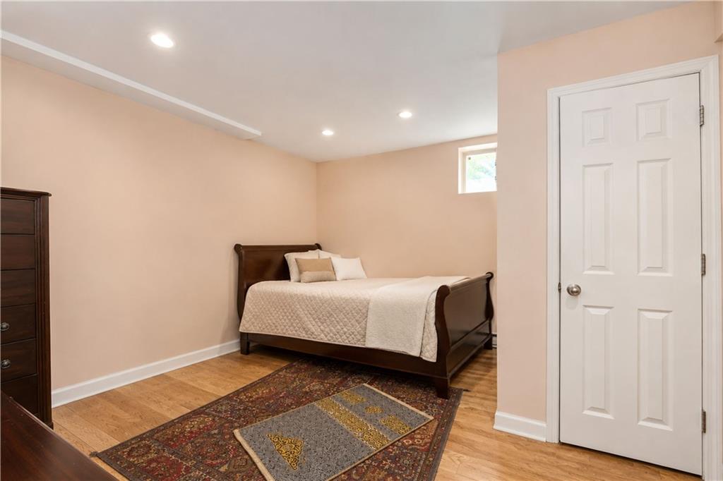 22 Putters Court Silver Lake Staten Island NY 10301