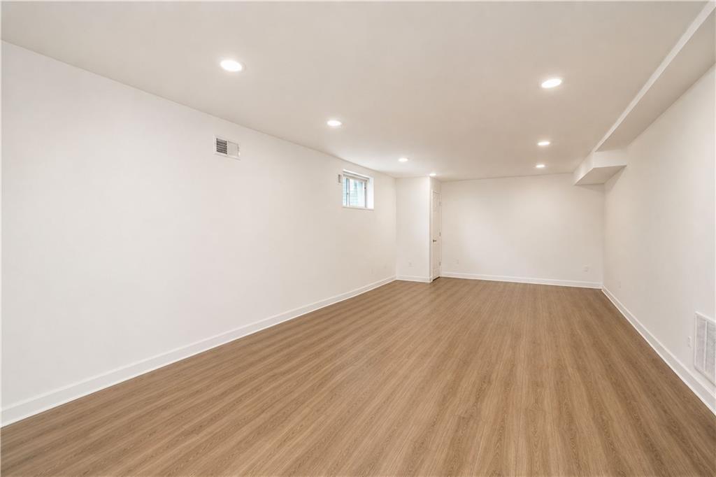22 Putters Court Silver Lake Staten Island NY 10301