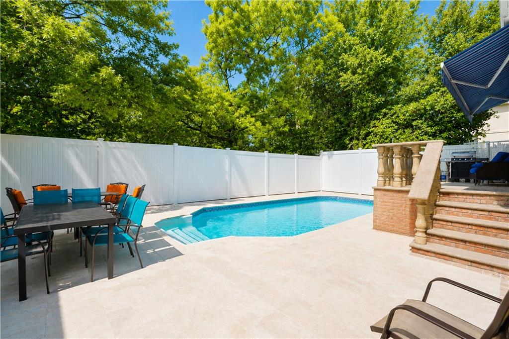 22 Putters Court Silver Lake Staten Island NY 10301