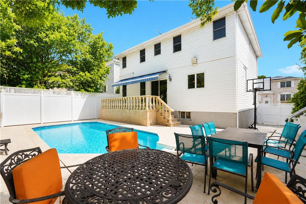 22 Putters Court Silver Lake Staten Island NY 10301