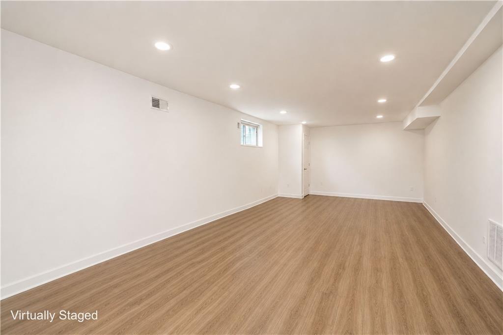 22 Putters Court Silver Lake Staten Island NY 10301