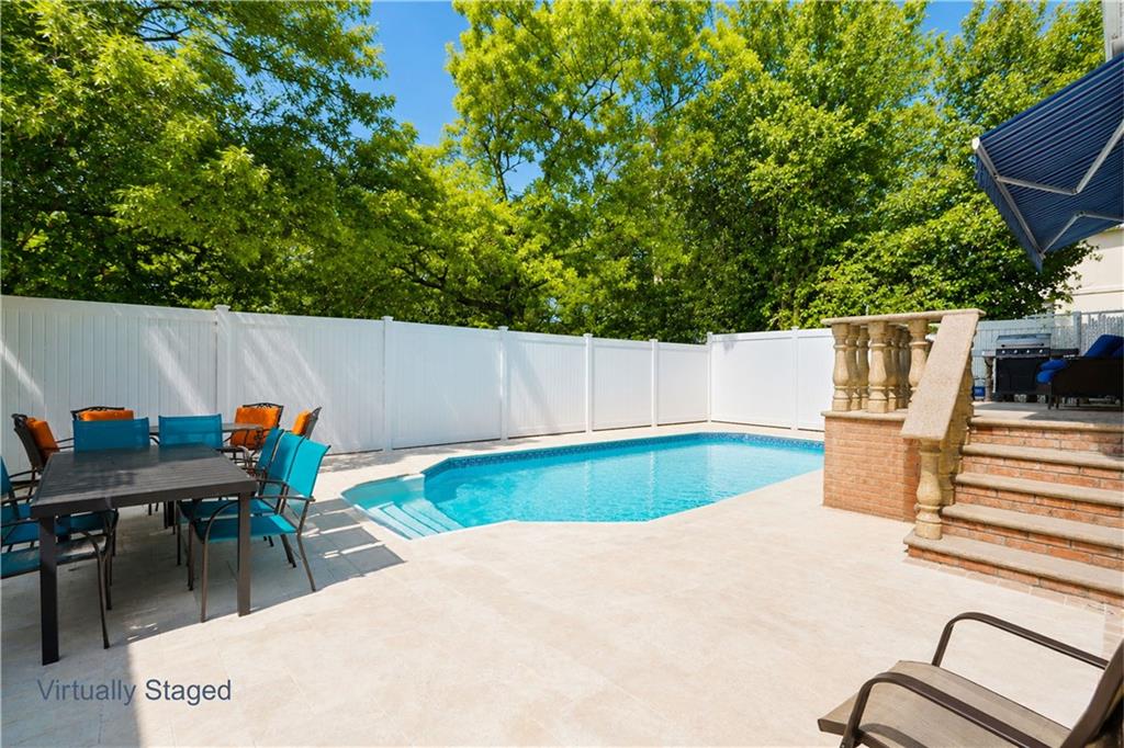 22 Putters Court Silver Lake Staten Island NY 10301