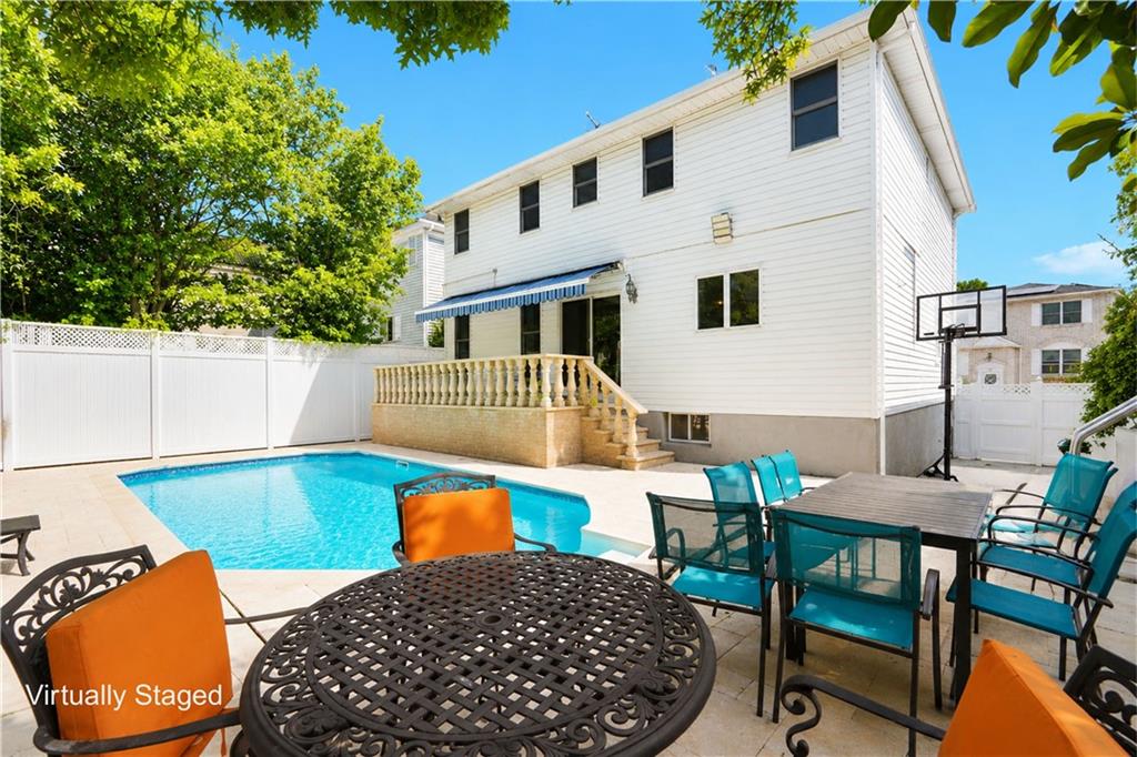 22 Putters Court Silver Lake Staten Island NY 10301