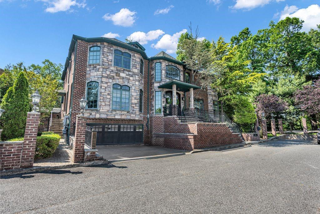 18 Ivan Court Prince's Bay Staten Island NY 10309