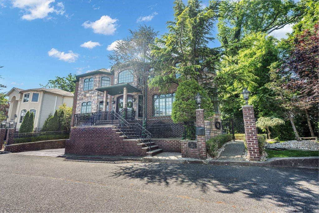 18 Ivan Court Prince's Bay Staten Island NY 10309