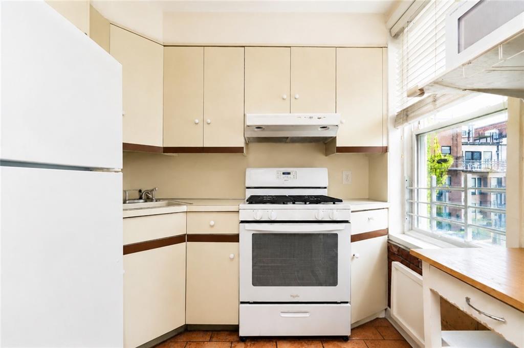 560 Henry Street Carroll Gardens Brooklyn NY 11231