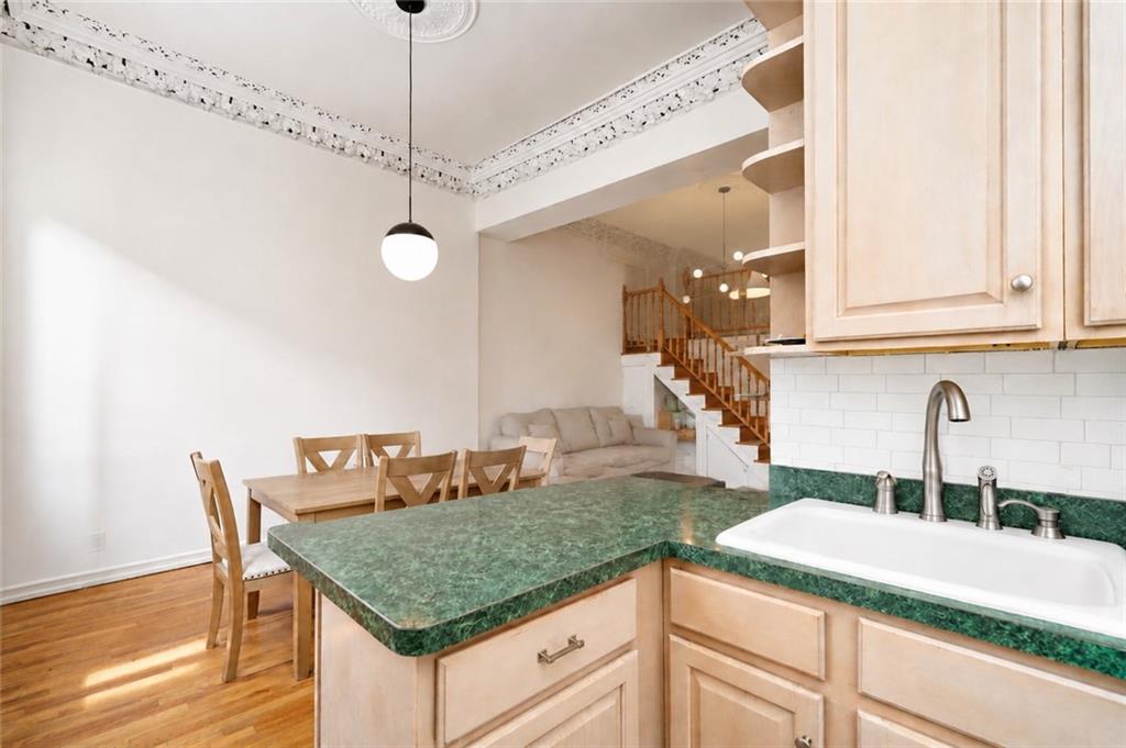 560 Henry Street Carroll Gardens Brooklyn NY 11231
