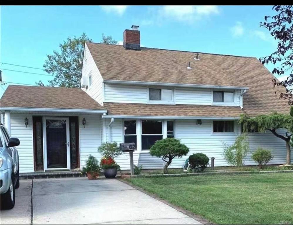 82 LANTERN Road Out of NYC Hicksville NY 11801