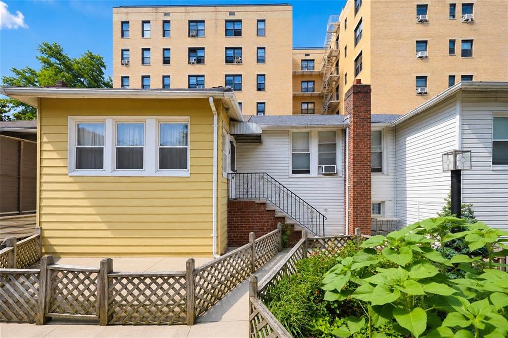 30 W End #6 Avenue Manhattan Beach Brooklyn NY 11235