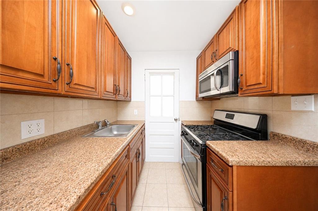 30 W End #6 Avenue Manhattan Beach Brooklyn NY 11235