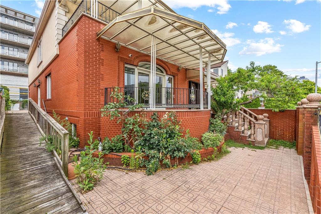34 Amherst Street Manhattan Beach Brooklyn NY 11235