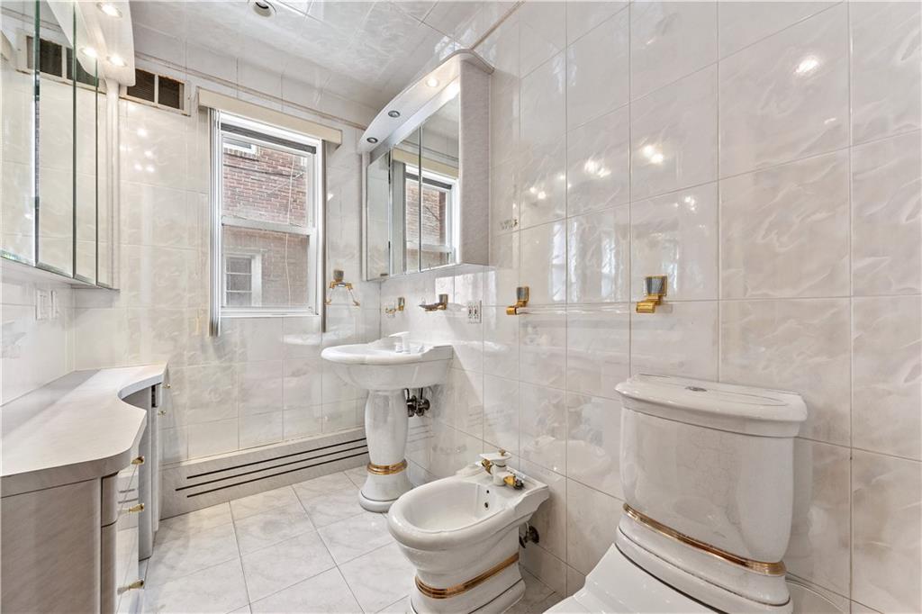 34 Amherst Street Manhattan Beach Brooklyn NY 11235