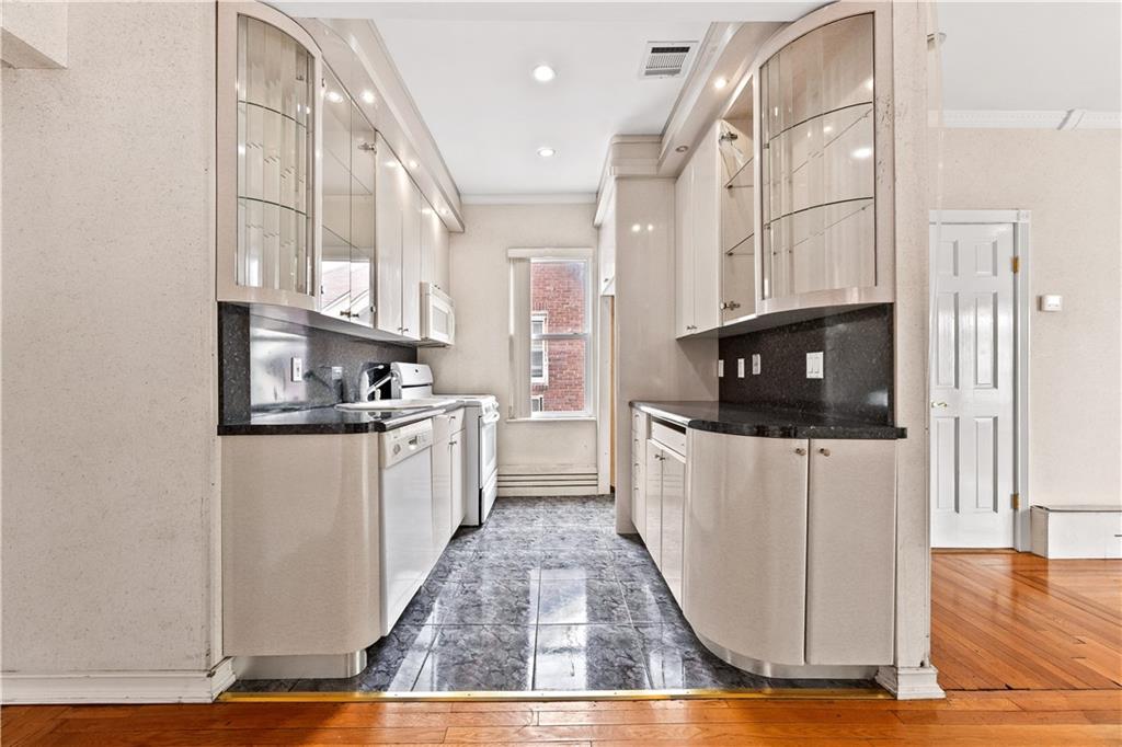 34 Amherst Street Manhattan Beach Brooklyn NY 11235