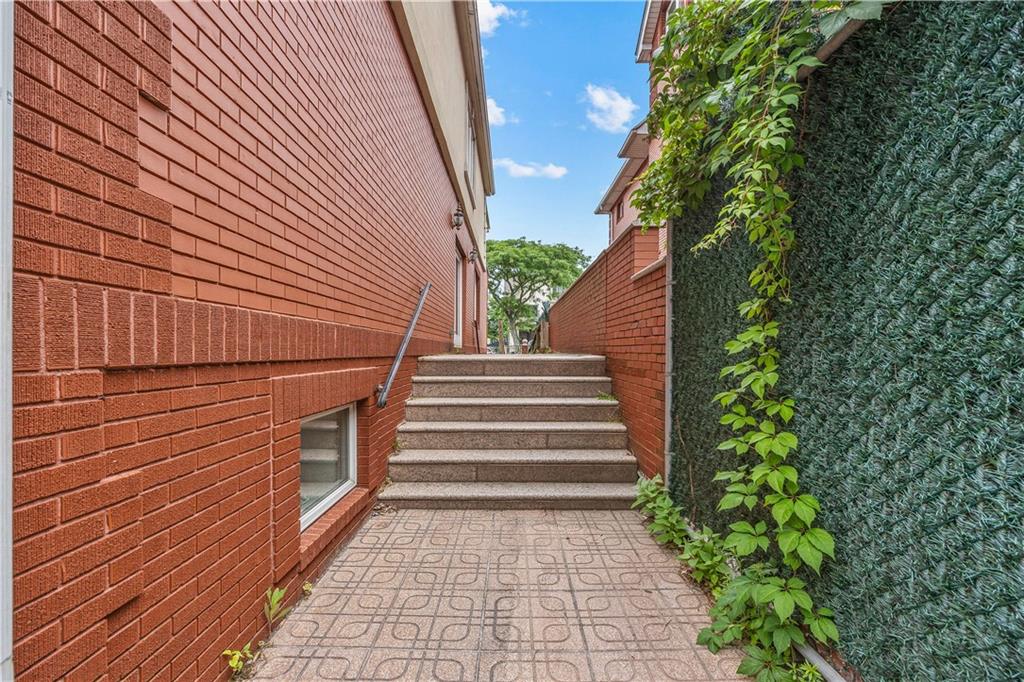 34 Amherst Street Manhattan Beach Brooklyn NY 11235