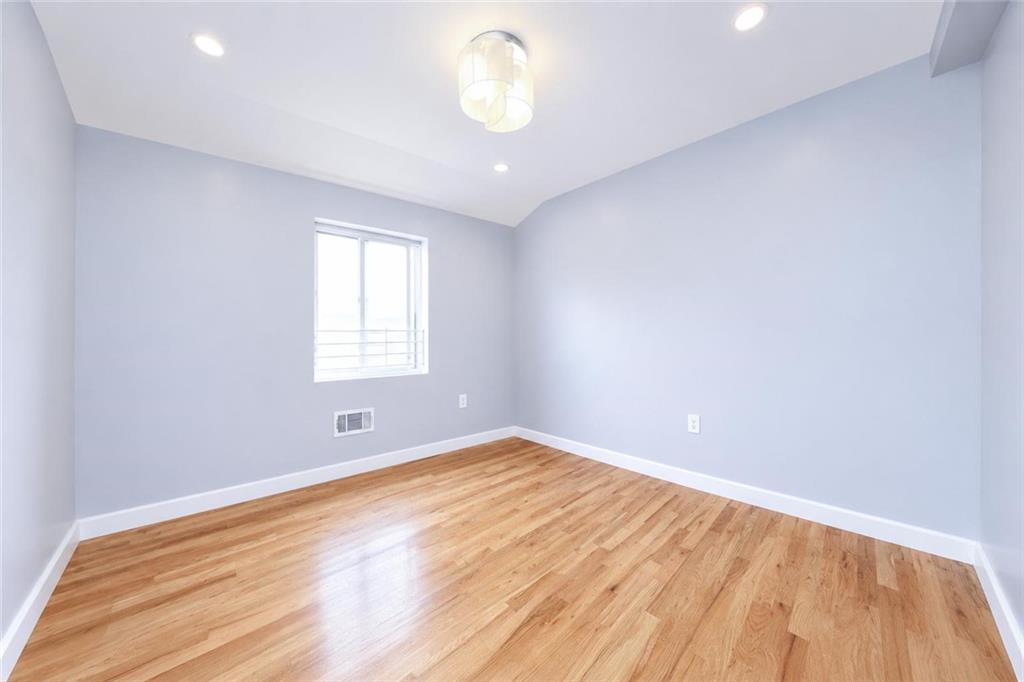 170 Maryland Avenue Rosebank Staten Island NY 10305