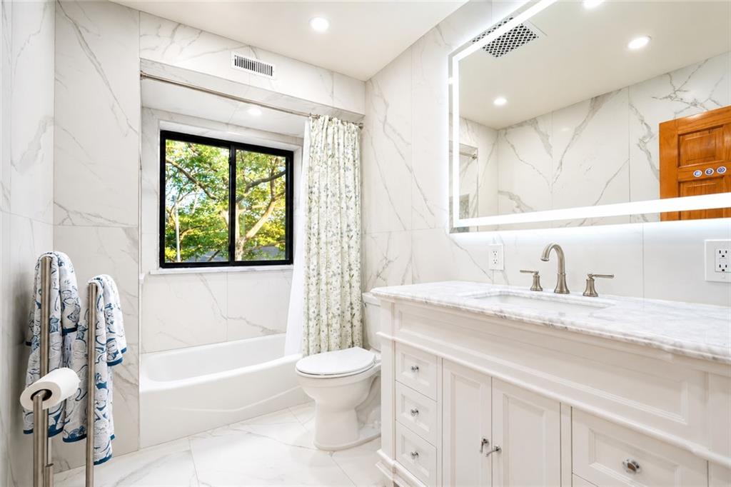 67 Claradon Lane Grasmere Staten Island NY 10305