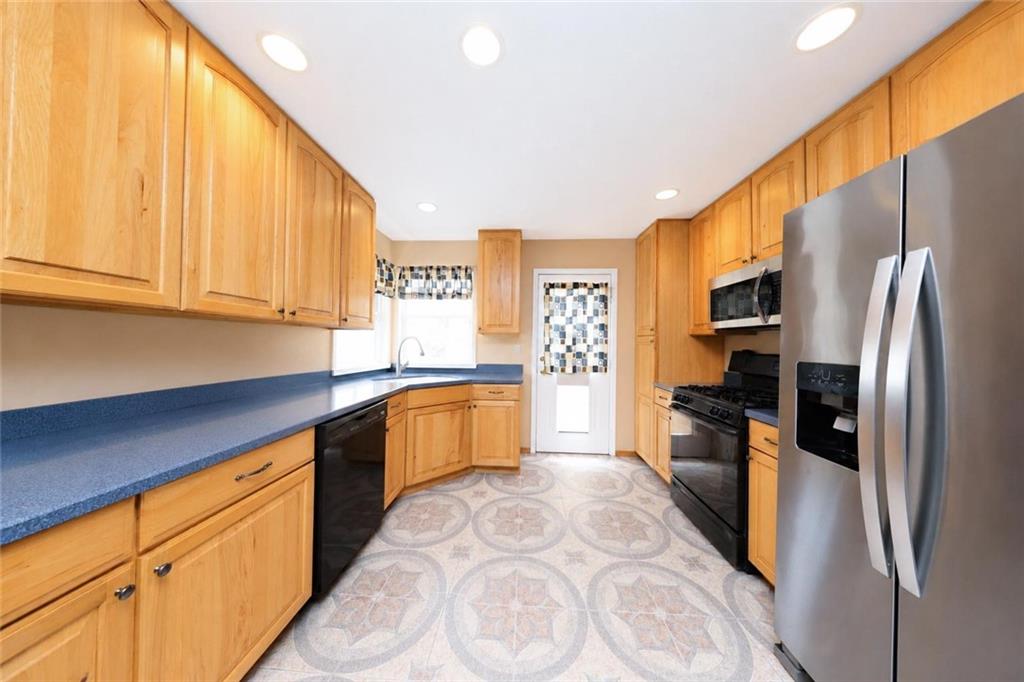 104 linwood Avenue Arrochar Brooklyn NY 10305