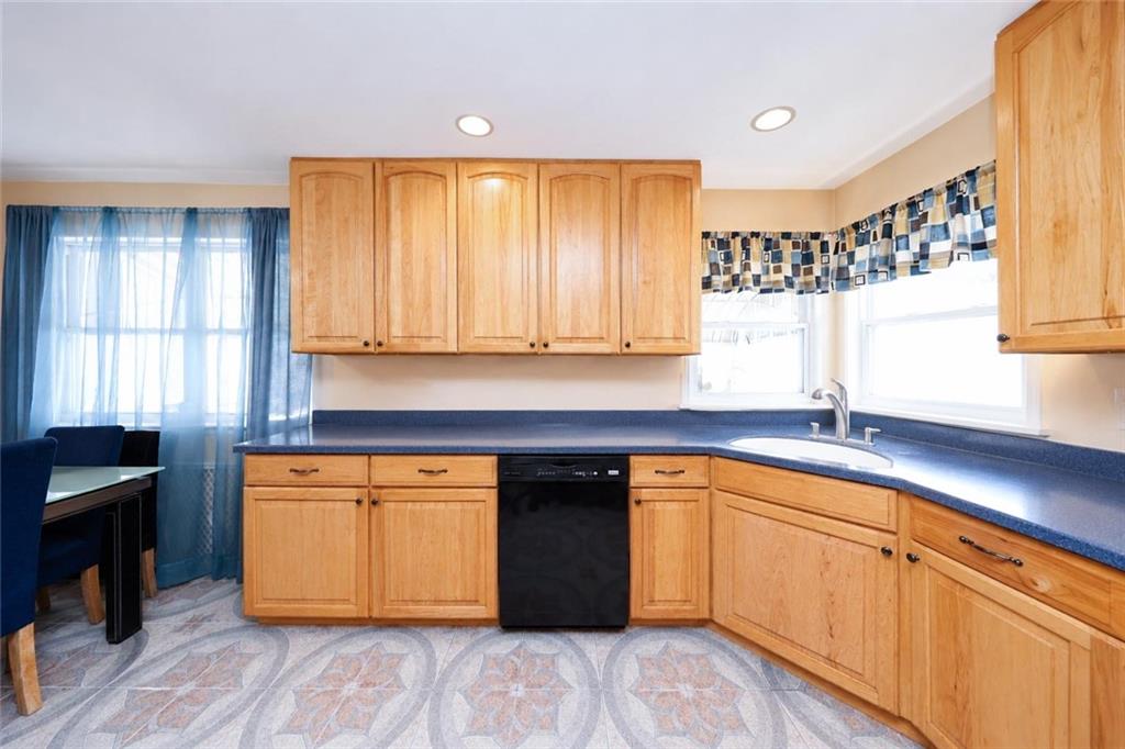 104 linwood Avenue Arrochar Brooklyn NY 10305