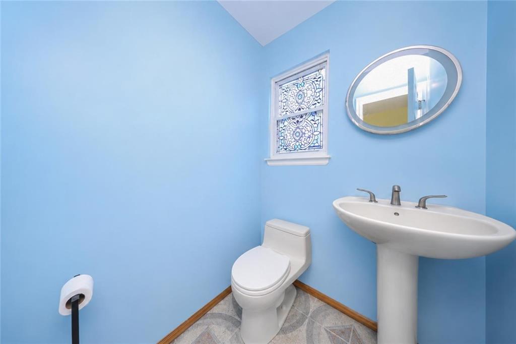 104 linwood Avenue Arrochar Brooklyn NY 10305