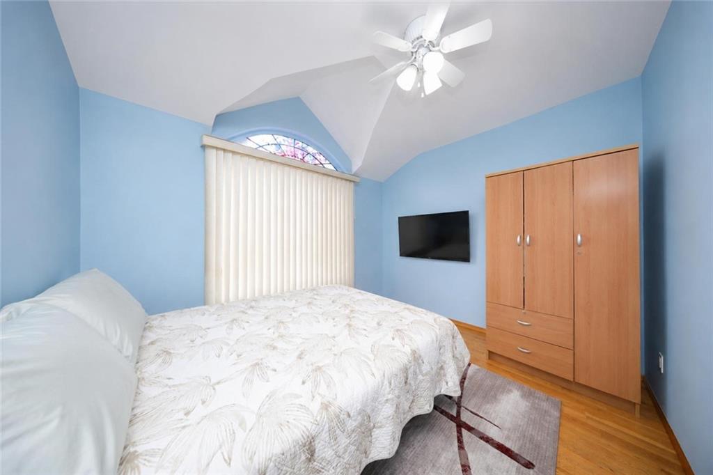 104 linwood Avenue Arrochar Brooklyn NY 10305