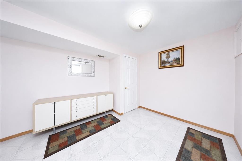 104 linwood Avenue Arrochar Brooklyn NY 10305