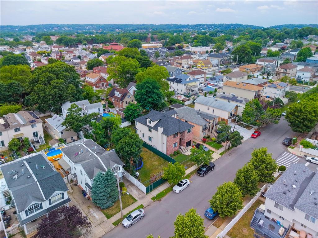 104 linwood Avenue Arrochar Brooklyn NY 10305