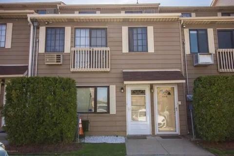 165A LAMPED Loop New Springville Staten Island NY 10314