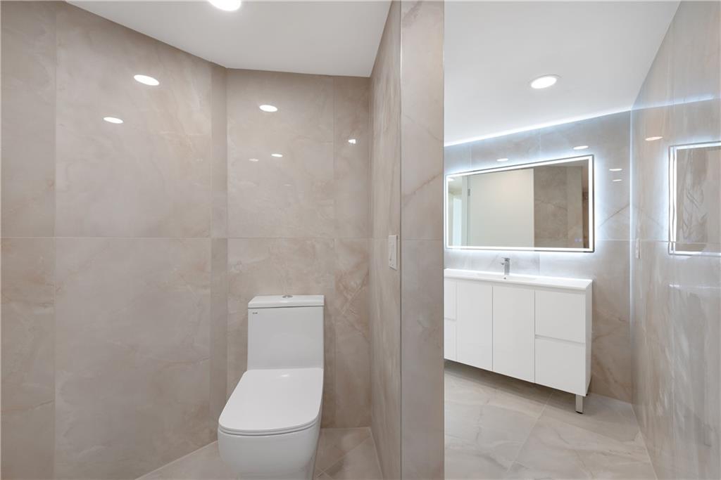 3590 Ocean Boulevard Out of NYC Other XX 33480