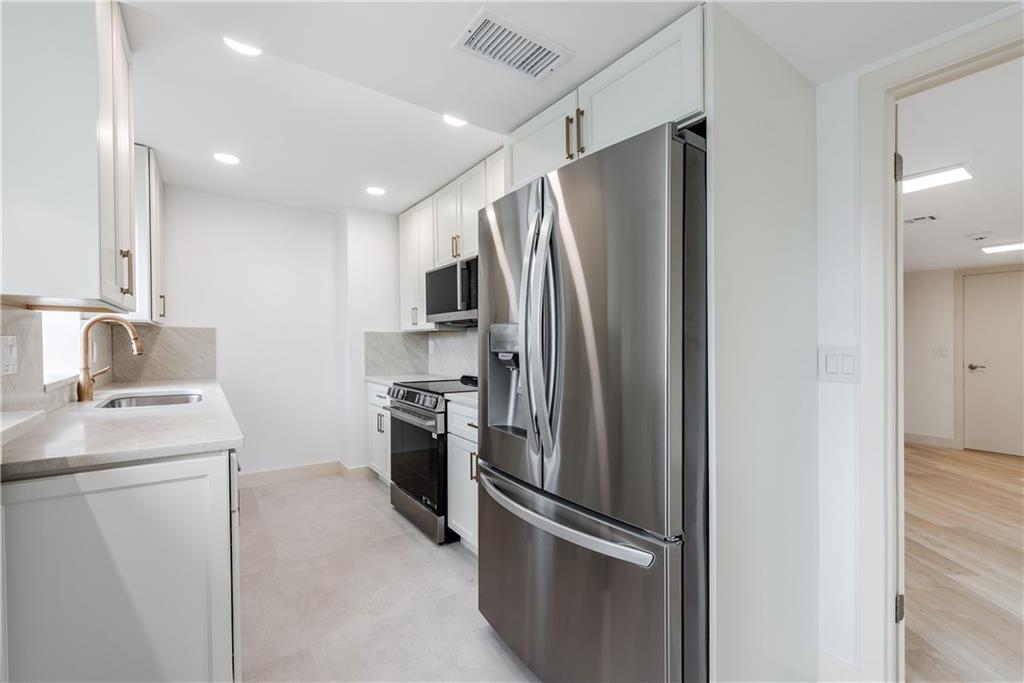 3590 Ocean Boulevard Out of NYC Other XX 33480