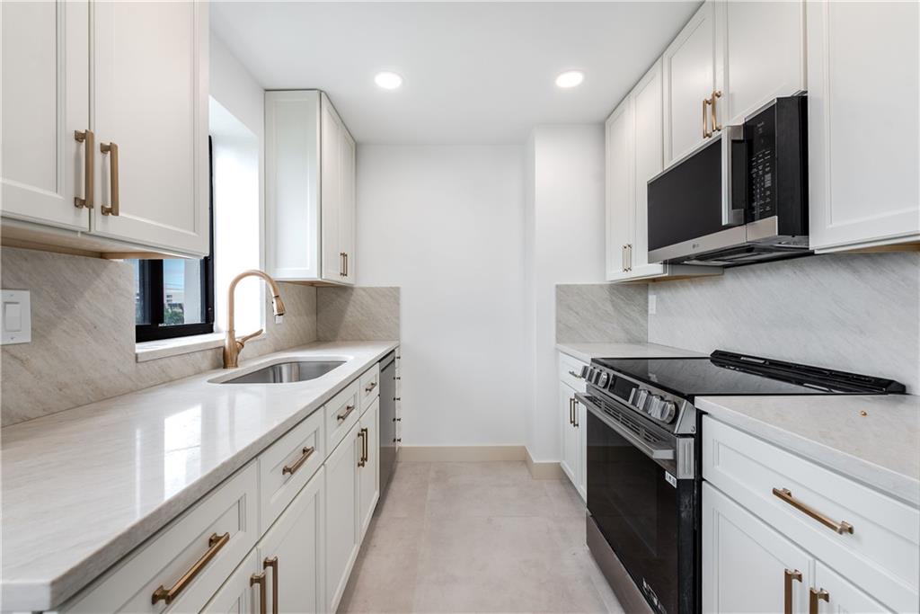 3590 Ocean Boulevard Out of NYC Other XX 33480