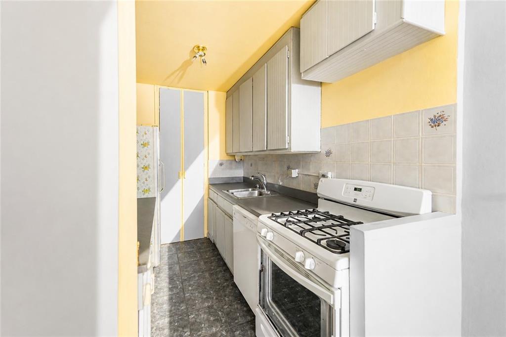 2925 West 5th Street Brighton Beach Brooklyn NY 11224