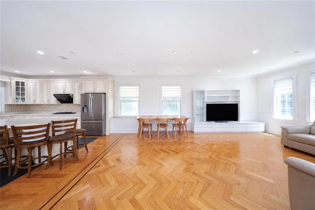 4132 220th Place Bayside Queens NY 11361