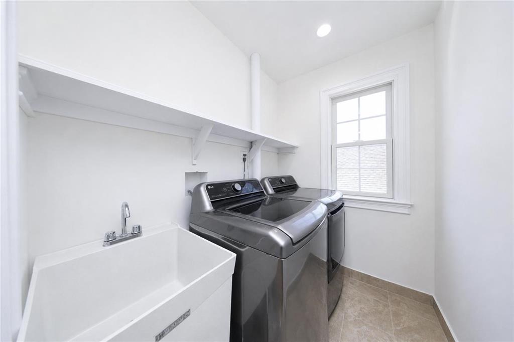 4132 220th Place Bayside Queens NY 11361