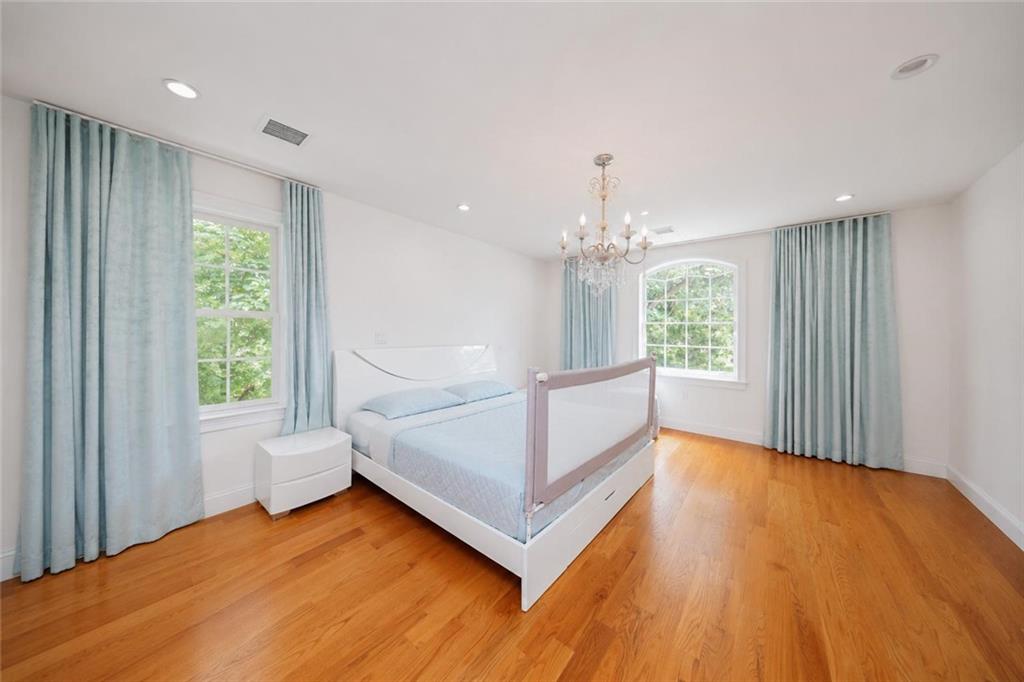 4132 220th Place Bayside Queens NY 11361