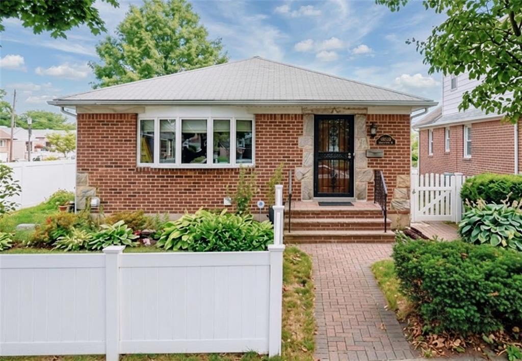 255-03 87th Drive Floral Park Queens NY 11001