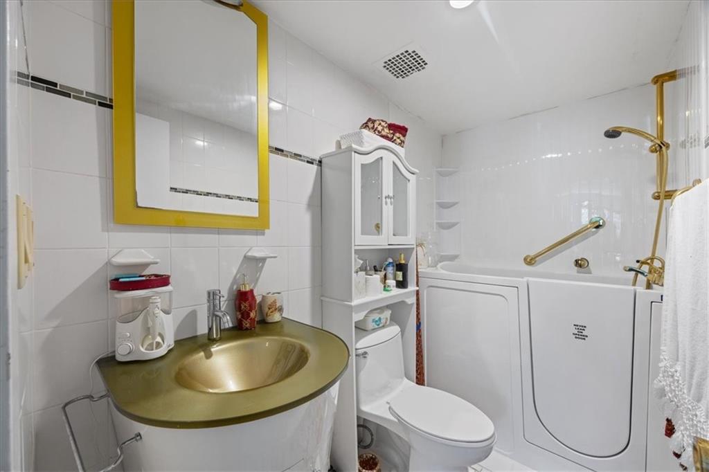 10849 Seaview Avenue Canarsie Brooklyn NY 11236