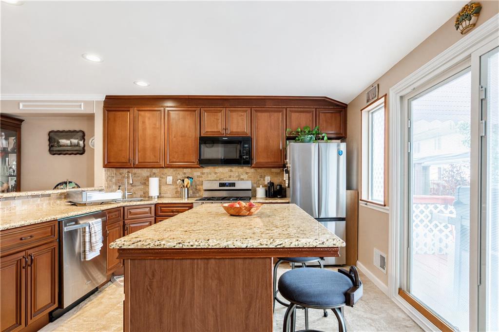19 Pembrook Loop Rossville Staten Island NY 10309