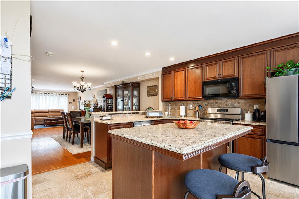 19 Pembrook Loop Rossville Staten Island NY 10309