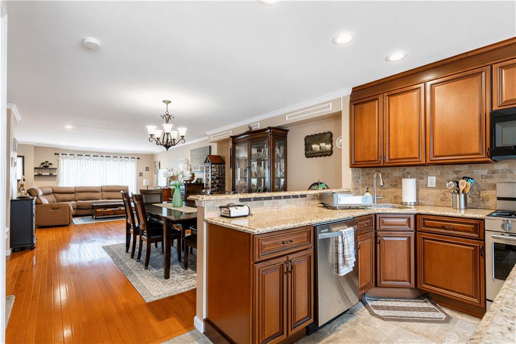 19 Pembrook Loop Rossville Staten Island NY 10309