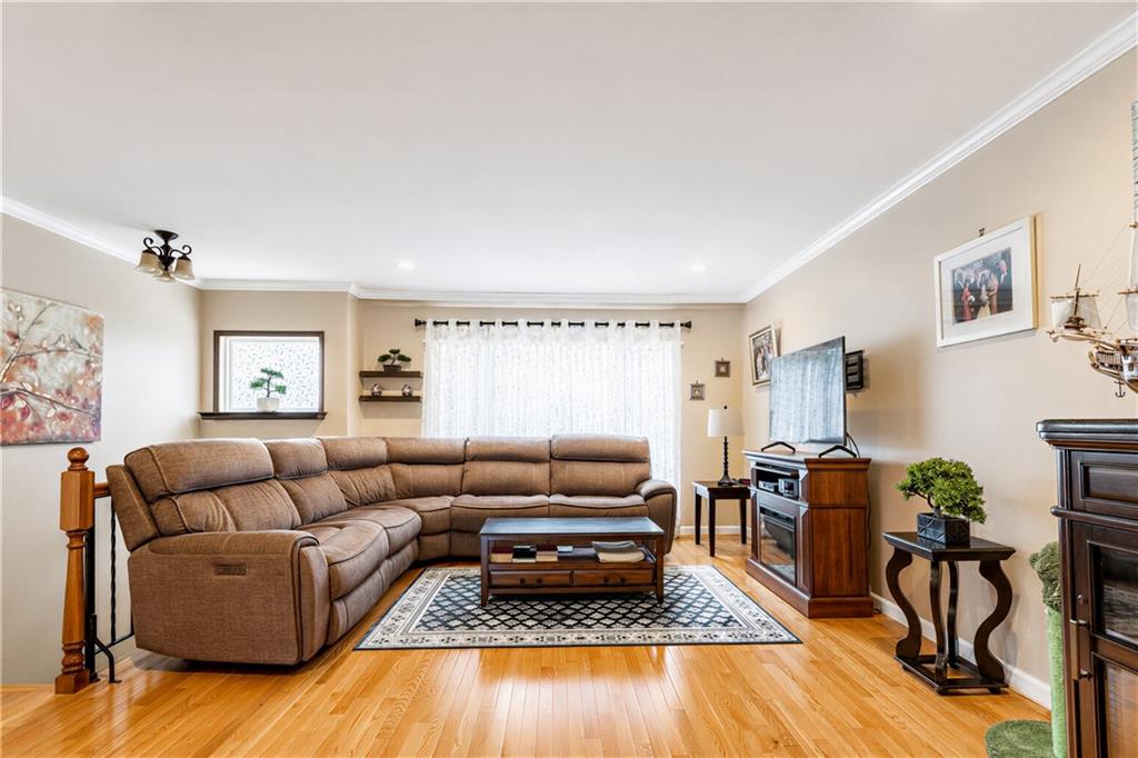 19 Pembrook Loop Rossville Staten Island NY 10309