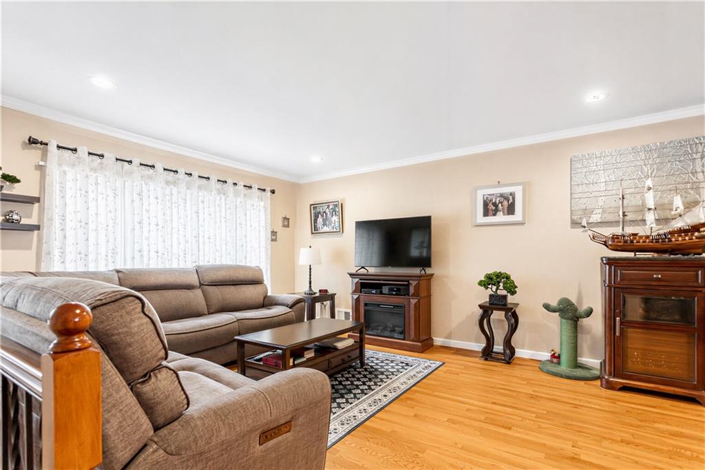 19 Pembrook Loop Rossville Staten Island NY 10309