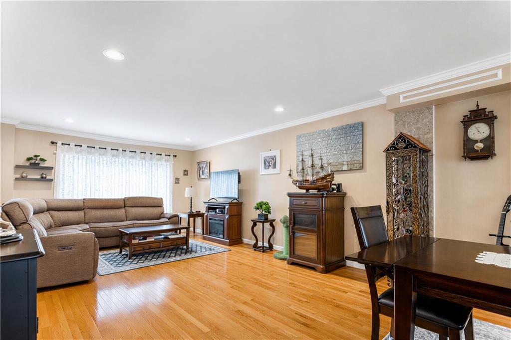 19 Pembrook Loop Rossville Staten Island NY 10309