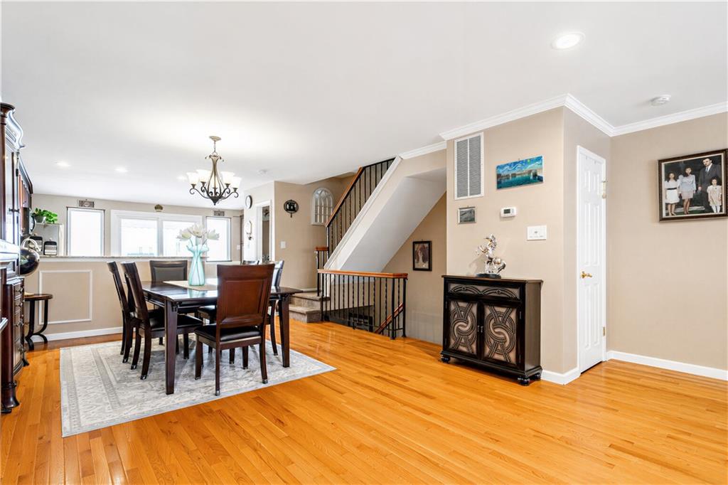 19 Pembrook Loop Rossville Staten Island NY 10309