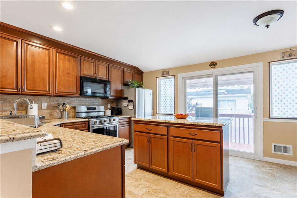 19 Pembrook Loop Rossville Staten Island NY 10309